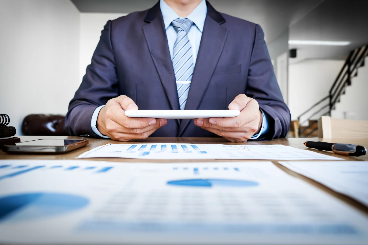 Contratar funcionário CLT para financeiro ou terceirizar